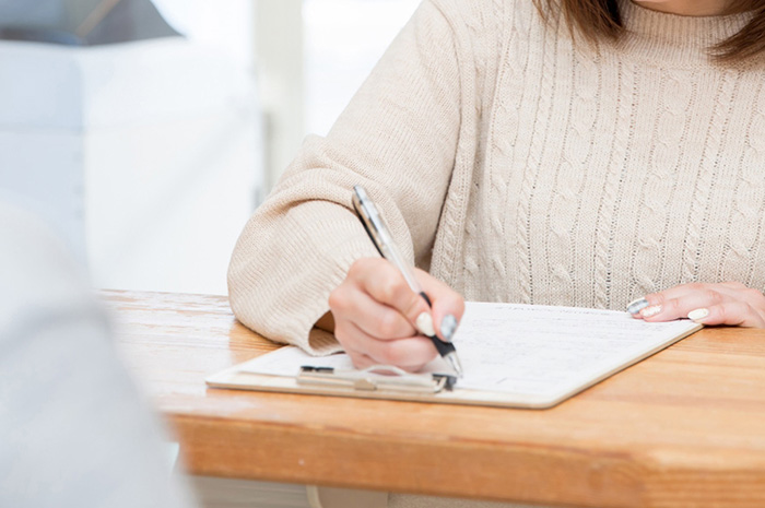 受付・問診票の記入